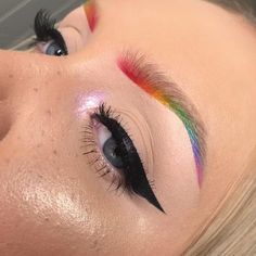 Rainbow Piercing, Rainbow Eyebrows, Christmas Rainbow, Graphic Makeup, Present Christmas, Eye Makeup Designs