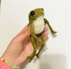 Wire in arms and legs for maximum pose-ability. Hand made Felted Creatures, Soft Sculpture Art, Frog Doll, Knit Doll, Felted Crochet, Hand Knit Doll, Sewing Embroidery, Green Frog, Knitted Dolls