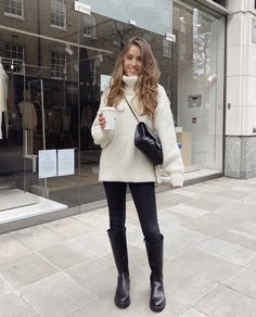 Winter Date Outfits, Coffee Date Outfits, Money Fashion, Europe Style, Paris Mode, Cold Outfits, Black Knee High Boots