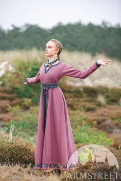 This Womens Dresses item by armstreet has 191 favorites from Etsy shoppers. Ships from Ukraine. Listed on May 25, 2024 Medieval Fantasy Fashion, Viking Dress Woman, Medival Outfits Woman, Viking Gown, Viking Women Clothing, Medival Outfits Women, Viking Dresses, Nordic Outfit, Anglo Saxon Clothing