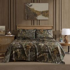 Elevate your bedroom into a serene cabin retreat with this 3-piece Twin Sheet Set featuring the all new Realtree APX® pattern. Cabin Retreat, Green Queen, Bedding Basics, Sheet Sets Full, Twin Sheets, Twin Sheet Sets, King Sheet Sets, Sheet Sets Queen, Bed Sheet Sets