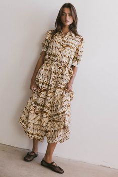 short sleeve abstract printed dress Skirt Lining, Ditsy Floral Dress, Collared Dress, Ribbed Midi Dress, Tiered Midi Dress, Skirt Mini, Tier Skirt, Overall Dress, Tiered Skirt