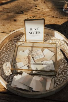 there is a glass tray with some notes on it and a sign that says love notes