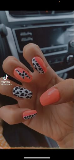 Cute Country Nails Short, Bright Leopard Print Nails, Punchy Nails Designs, Cowgirl Nails, Country Acrylic Nails, Nail Dipping Powder Colors, Cowboy Nails, Checkered Nails