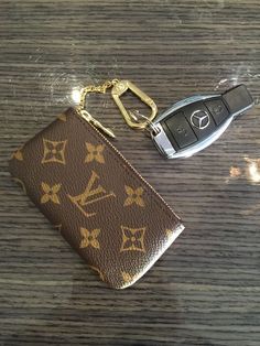 Τσάντες Louis Vuitton, Zapatillas Louis Vuitton, Tas Louis Vuitton, Louis Vuitton Taschen, Vintage Louis Vuitton Handbags, Louis Vuitton Monogram Bag, Unique Handbags, Key Pouch, Louis Vuitton Neverfull Mm