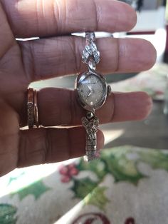 Vintage Silver Jewelry Aesthetic, Watch Rings Aesthetic, Silver Vintage Watch, Silver Watch Aesthetic, Vintage Silver Watch, Eyeliner Glitter, Piercings Jewelry, Jewelry Accessories Ideas