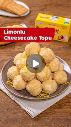 Ülker Bizim Yağ on Instagram: "Limonun ferahlatıcı tadıyla cheesecake lezzetini birleştirdik, ortaya enfes bir tarif çıkardık! Limonlu Cheesecake Topu tarifimize göz atın ve bu lezzeti deneyin!

LİMONLU CHEESECAKE TOPLARI 
 
Malzemeler 
1.5 yemek kaşığı Bizim Yağ (50 g) 
300 g labne peyniri 
3 su bardağı rendelenmiş hindistan cevizi 
3-4 yemek kaşığı pudra şekeri 
Yarım limonun suyu 
1 adet limon kabuğu rendesi 
Yarım paket yulaflı bisküvi 
 
Yapılışı 
Bizim Yağ’ı eritiyoruz. Derin bir kaseye labne peyniri, pudra şekeri, limon kabuğu rendesi, limon suyu, hindistan cevizi ve Bizim Yağ’ı ekleyip karıştırıyoruz. Malzemeden toplar alıp yuvarlıyoruz. Un haline getirdiğimiz bisküviye bulayıp servis tabağına alıyoruz. Buzdolabında 1 saat kadar dinlendirip servise sunuyoruz. 
 
Püf noktası 
-Bar