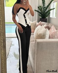 Olivia Mark - Dual-Breasted Camisole Top with Chain Strap and Coordinated Straight-Leg Pants Set Slim Pants Outfit, Sleeveless Suit, Trouser Style, Looks Style, Summer Outfits Women, Cami Top, Primavera Estate, Cami Tops, Straight Leg Pants