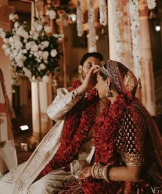 Hindu Wedding Photos, Indian Wedding Aesthetic, Indian Wedding Pictures, Indian Bride Photography Poses, Indian Wedding Poses, Indian Marriage, Indian Drama, Bride Photography Poses, Indian Wedding Couple