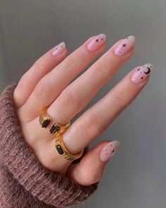 October 31 is the perfect excuse to get a hilarious-as-hell manicure to complete to your look. These are 50  Halloween nail ideas tp copy for Round Shaped Nails, Holloween Nails, Sky Nails, Manicure Nail Designs, Moon Nails, Almond Shape Nails, Almond Acrylic Nails