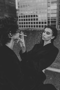 Non Traditional Couples Photoshoot, Couple Film Photoshoot, Aesthetic Couple Photos Black And White, Artsy Couple Photoshoot, Edgy Couples Photoshoot, Dark Couple Photography, Aesthetic Couple Tattoo, Dark Couple Photoshoot, Edgy Couple Aesthetic