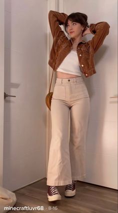 Beige Cardigan Outfits, Outfit Con Pantalon Cafe, Outfits With Tan Pants, Cafe Outfit Ideas, Casual Cottagecore Outfits, Outfits Cafe, Beige Aesthetic Outfit, Outfit Cafe, Cafe Outfit