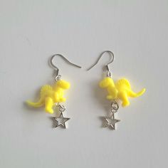 Yellow Dinosaur Earrings With Silver Star Charms. Made With Acrylic Beads. Nickel Free Findings. Brand New Condition. Ships Next Business Day Offers Are Welcome Trendy Jewelry 90s 2000s Unisex Festival Indie Gender Neutral Boho Bohemian Streetwear Urban Casual Gift For Her Or Him Birthday Present Quirky Alt Novelty Funky Hoop Earrings, Alt Earrings Diy, Fun Jewelry Aesthetic, Alt Earrings, Bohemian Streetwear, Silly Earrings, Jewelry 90s, Yellow Dinosaur, Shifting Script