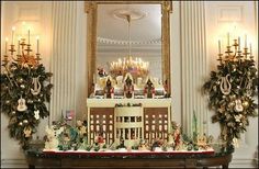 christmas decorations are on display in the dining room