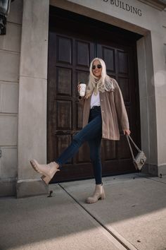 Outfits Con Botas Chelsea, Beige Boots Outfit, Kathleen Post, Dress And Sneakers Outfit, Outfit Botas, Nordstrom Shoes, Lug Boots, Booties Outfit, Boots Beige