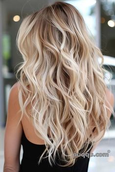 Hair Extension Inspiration, Platinum Blonde Hair With Lowlights, Long Beach Hair, Lived In Bright Blonde, Wavy Blonde Hair, Blonde Ideas, Blonde Lowlights, Bright Blonde Hair