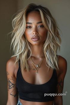 Shaggy Blonde Balayage Hair, Medium Hairstyle Women 2024, Blonde Hair On Brunettes, Layered Textured Hair, Latinas With Blonde Hair, Medium Length Balayage Hair, Hair Ideas Cuts Mid Length, Heavily Layered Hair, Blonde Highlights With Dark Roots