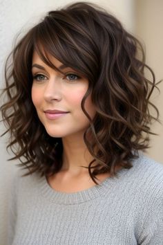 Permed Hairstyles Women, Shoulder Length Thick Wavy Hair Styles, Curly Short Haircuts With Bangs, Wavy Hair Bob With Bangs, Haircuts For Short Wavy Hair, Medium Length Haircut For Curly Hair, Shoulder Length Curly Hair, New Hair Look