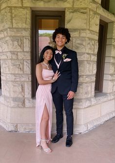 #prom #pinkprom #pinkpromdress #coupe #promhairstyles #prom Homecoming Poses Black Couple, Pink Homecoming Dress Couple, Matric Dance Couples, Pink Prom Ideas Couples, Black And Pink Chambelan Outfits, Pink Hoco Suit, Matching Pink Prom Outfits, Pink Prom Dress And Suit, Pink Prom Dress And Date