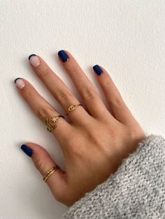 Nails Painted Tips, Beauty And The Beast Nails Simple, Half French Tip Nails, Nails Design Short Square, Manicure Ideas Simple, Short Nail Designs 2023, Nail Color 2023, Style Long Hair, Hair Style Girl