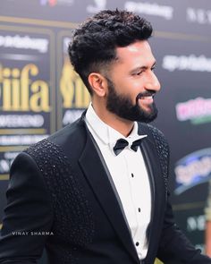 Men Taxido Wedding, Wedding Hair Men Guys Grooms, Mens Suits For Reception, Vicky Kaushal Blazer, Vicky Kaushal Black Suit, Tuxedo For Men Reception, Black Suit For Reception Men, Tuksedo For Men, Handwork Tuxedo For Men