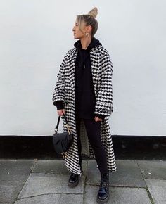 Plaid Trench Coat Outfit, Plaid Trench Coat, Black And White Coat, Topshop Jeans