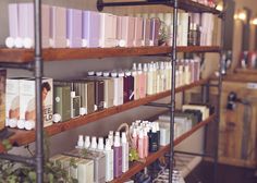 Hairsalon Inspiration, Dream Salon, Retail Ideas, Cosmetics Store, Hair Salon Decor, Salon Ideas, Kevin Murphy, Salon Decor, Affordable Luxury