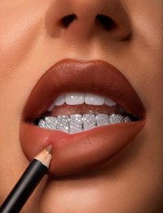 Full Mouth Grillz, Diamond Bottom Grills, Grills Teeth Female Aesthetic, Women With Grillz Gold Teeth, Women’s Teeth Grills, Bottom Grills For Women Diamond, Diamond Fangs Grills, Rose Gold Grillz Women, Diamonds On Teeth Women