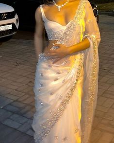 White Sari, Fancy Sarees Party Wear, Traditional Indian Dress, Saree Designs Party Wear, Salwar Kamiz, Indian Dresses Traditional