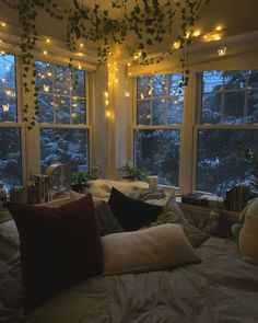 A comfy looking, aesthetic bedroom, with fairy lights and vines along the ceiling and walls. Perfect sleep room for teenagers. #uniroomdecor #fairylights #roomdecor #bedroom #comfy #bedding #vines Plant Bedroom Aesthetic Dark, Rainy Bedroom Aesthetic, Brown Furniture Bedroom Decor, Apartment Decor For Couples, Rainy Bedroom, Decor For Couples Bedroom, Bed For Couples, Couples Bedroom Wall Decor, Bedroom Decor For Couples Cozy