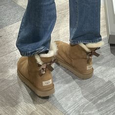 Uggs With Bows, Oufits Casual, Image Swag, Bailey Bow Uggs, Aesthetic Shoes, Fall Fits