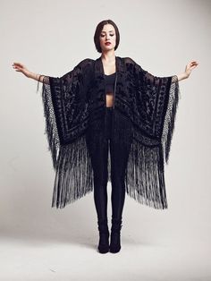 Velvet Fringe Kimono, Velvet Fringe, Boho Mode, Mode Hippie, Fringe Kimono, Look Plus Size, Estilo Hippie, Mode Boho, Studio 54