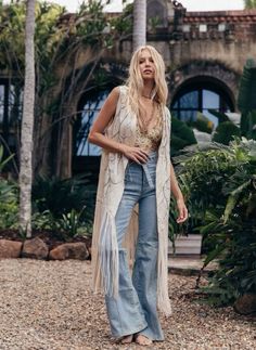 Fringed Vest Outfit, Crochet Vest Outfit, Boho Rocker Chic, Cord Embroidery, Fringe Clothing, Boho Rocker, Chasing Unicorns, Boho Rock, Mode Hippie