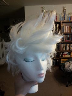 Ursula wig done. I bought a cheap white short one for $8 at Party City (it was originally a crazy scientist set) I just used a bunch of hair spray. I curled sets of hair around my finger, or used a round brush for the longer sections. I used a hair drier on a low setting to dry. It only took a few hours. Ursela Costume, Ursula Wig, Ursula Vanessa, Cabelo Pin Up, The Little Mermaid Musical, Disney Villain Party, Crazy Scientist