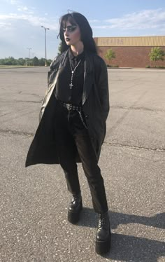 Trad Goth Outfits, Goth Outfit Inspo, Goth Fits, Goth Outfit Ideas, Alt Clothes, Trad Goth, Goth Look, Alt Outfits, Alt Fashion