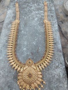 Mango Haram, Bride Photos Poses, Bride Photos, Antique Gold Jewelry Indian, Photos Poses, Antique Gold Jewelry, Gold Designs, Bride Photo