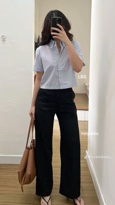 Fashion Inspo For Short Women, Hair Color Ideas At Home, Outfit Ngampus, Neat Casual Outfits, Simple Style Outfits, Casual College Outfits, Chique Outfits, Look Short, Everyday Fashion Outfits