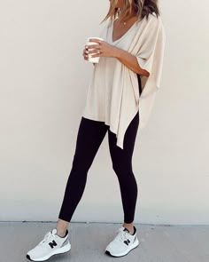 Mom Athleisure Style, Feminine Athleisure, Outfits With Tennis Shoes, Mom Wardrobe, Knit Poncho, Legging Outfits, Athleisure Outfits, Knitted Poncho, Mom Outfits