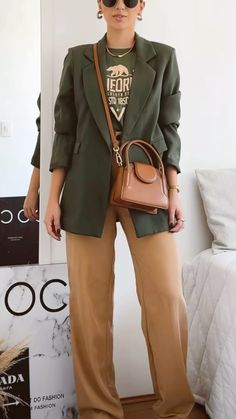 Corporate Outfit, Look Office, Workwear Essentials, Office Chic, Casual Outfit Inspiration, Corporate Outfits, Professional Style, Power Dressing, Elegante Casual