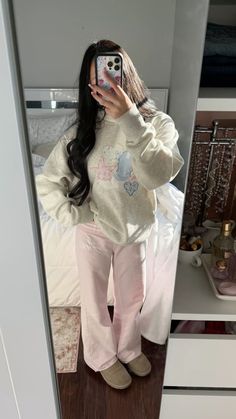 Casual Comfy Outfit, Academia Aesthetic Outfit, Pant Outfits, Hello Kitty Gifts, Christmas Fits, Shabby Chic Clothes, Ideas For Clothes, Dream Aesthetic