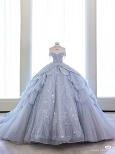 Debut Gowns, Xv Dresses, Debut Dresses, Era Victoria, Quinceanera Dresses Blue, Blue Ball Gowns, Pretty Quinceanera Dresses, Quince Dress