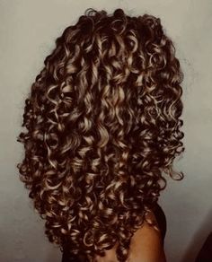 Curly Hair Cuts Volume, Long Defined Curly Hair, Long Curly Hair Cuts With Layers Natural Curls, Heavy Layered Curly Hair, 3b Curly Hair Long Layers, 3a Long Curly Hair, Curly Layers, Purple Hair Highlights, Layered Curly Hair