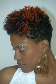 Curls On Short Hair, Straw Curls, Short Black Natural Hairstyles, Black Haircut Styles, Beehive Hair, Short Haircut Styles, American Hairstyles, Hair Dark