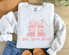 Book Crewneck,Bookish Sweatshirt, Bookish Gift for her, Coquette sweatshirt for women, Book club Sweatshirt, Book themed gifts, Book apparel - Etsy Nederland Coquette Fits, Coquette Sweatshirt, Gifts Book, Coquette Style