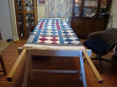 Looking for Quilt Frame plans - by PaBull @ LumberJocks.com ~ woodworking community Wood Quilt, Walking Foot Quilting