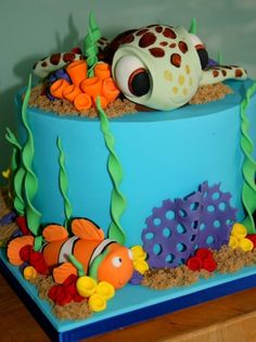 there is a cake that looks like an aquarium