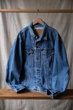 Levi's 1990's Vintage 75525 Denim Trucker Jacket  SIZE S Shoulder：54cm Pit to pit：61cm Length：65cm Sleeve：61cm Welcome to our online store https://bansecondhandgoods.com/ Worldwide Shipping The official website provides credit card services,  please contact us via private message if necessary. Find us IG :  ban_secondhand_goods Thank you for checking us out :) Cheap Vintage Dark Wash Outerwear, Levi’s Jean Jacket, Oversized Vintage Jeans With Pockets, Vintage Dark Wash Relaxed Fit Outerwear, Vintage Outerwear With Relaxed Fit Dark Wash, Vintage Dark Wash Outerwear With Relaxed Fit, Vintage Outerwear With Relaxed Fit In Dark Wash, Vintage Oversized Jeans For Fall, Denim Jacket Fits