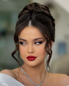 Red Carpet Hairstyles For Long Hair, Princes Hairstyle, Formal Bun Hairstyles High, Gala Hairstyles Updo, Hair Ideas For Wedding Guest, Elegant High Bun, Gala Hairstyle, Gala Hairstyles, Red Carpet Hairstyles