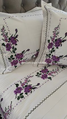 Kaneviçe değerlendirme
-Yatak örtüsü 
-Lastikli çarşaf
-2 adet çarşaf yastığı
-2 adet fon yastık Cross Stitch Bedsheets, Embroidered Sheets, Satin Flowers Diy, Embroidered Bedding, Patterned Bedding, Bedspread Set, Satin Flowers, Crochet Stitches Patterns