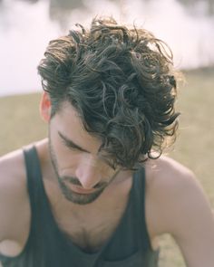 Men's Hairstyles Hairflips Men's Curly Hairstyles, Mens Hairstyles Thick Hair, Haircuts For Curly Hair, Super Hair, Hair System, Permed Hairstyles, Curly Hair Men, Short Curly Hair